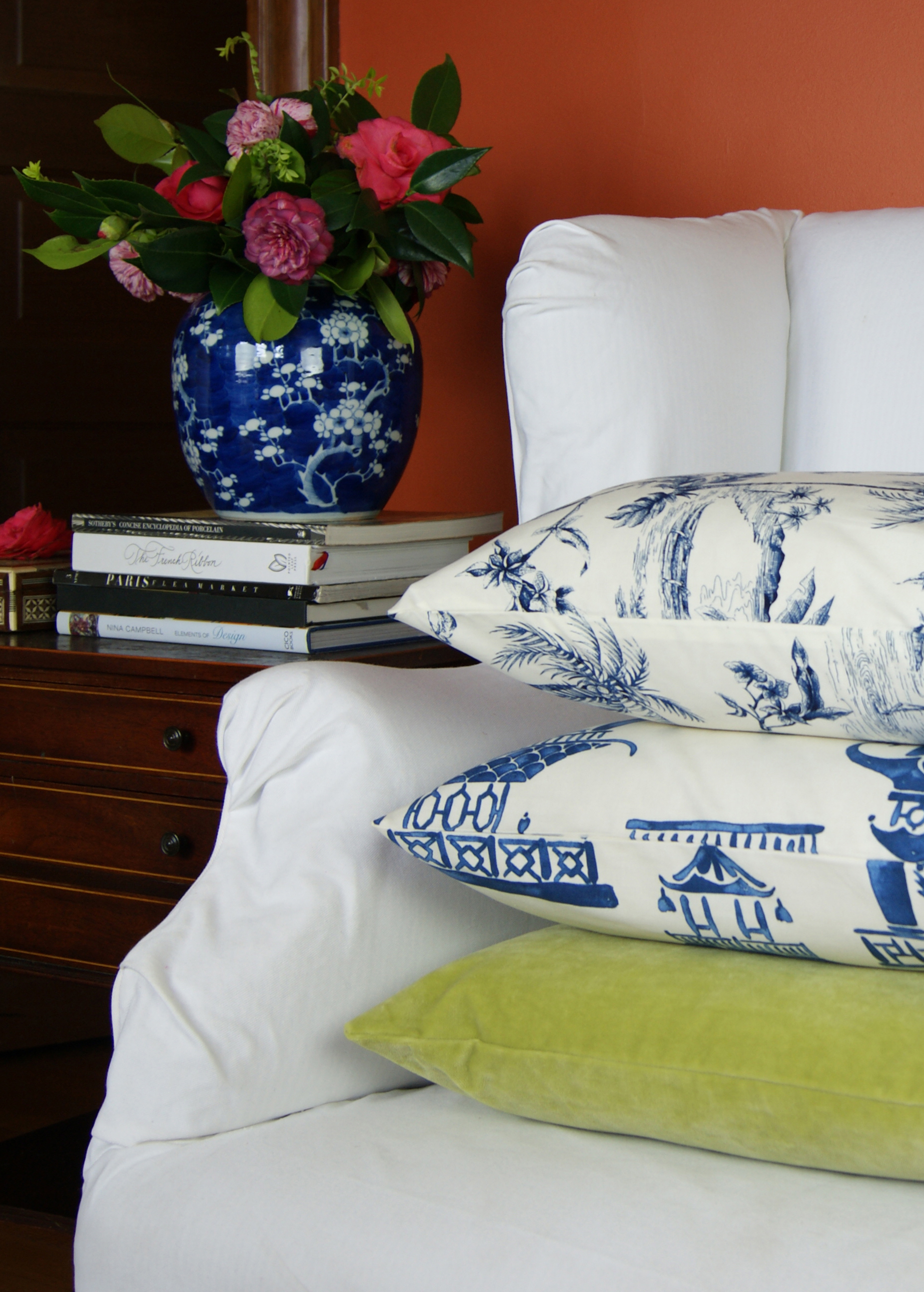 Porcelain Vase with pillows EH Collection STUDIO TULLIA