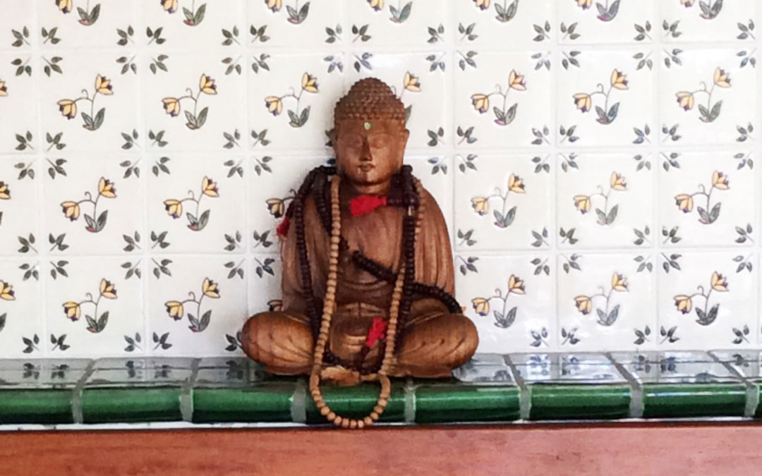 STRATEGIES TO CLUTTER CLEAR AND BRING ENERGY & BEAUTY TO YOUR HOME & LIFE