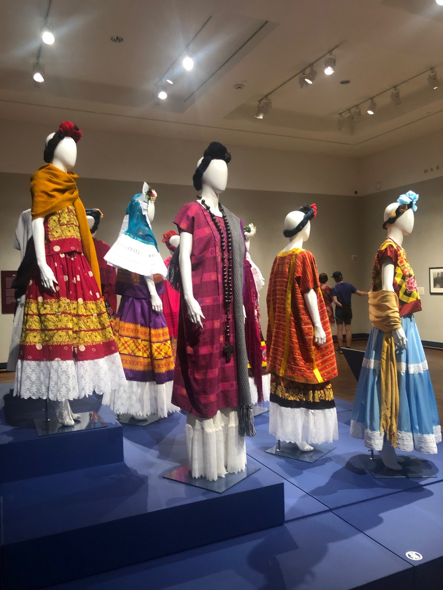 frida_kahlo_wardrobe