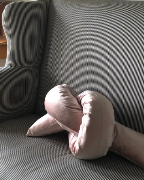 pink_knot_pillow